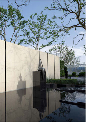 Lớp gạch tường rèm bằng đất sét màu beige 600x1200mm ngoài trời