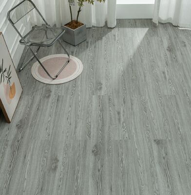 Xám không trượt 1220x180mm Độ dày sàn nội thất 5mm sàn SPC phủ UV Mô hình gỗ cho văn phòng và phòng khách