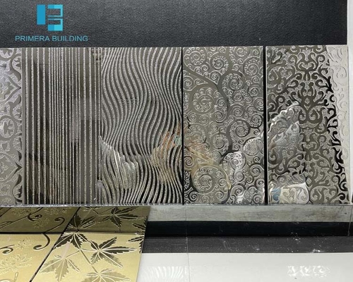 Ngói gốm 3D 300x600mm được đánh bóng tráng men với đường vàng trang trí tường